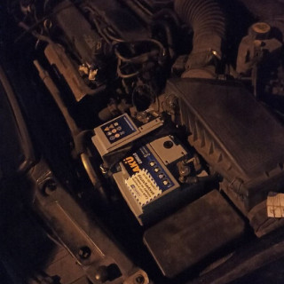 Замена аккумулятора на Ford Mondeo II 1994 - 2001 2.0 (130 л.с.) Замена аккумулятора на Ford Mondeo II 1994 - 2001 2.0 (130 л.с.)